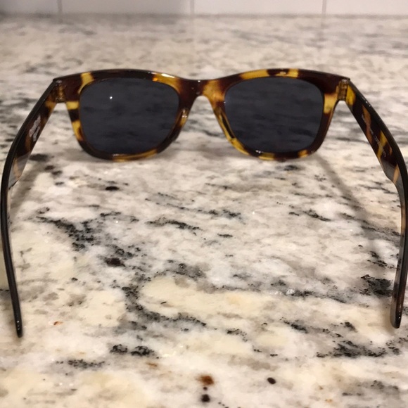 Osh Kosh B’gosh kids tortoise shell Sunglasses EUC - Picture 4 of 4